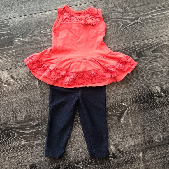 Peach top with jeggings - Picture 5 of 5